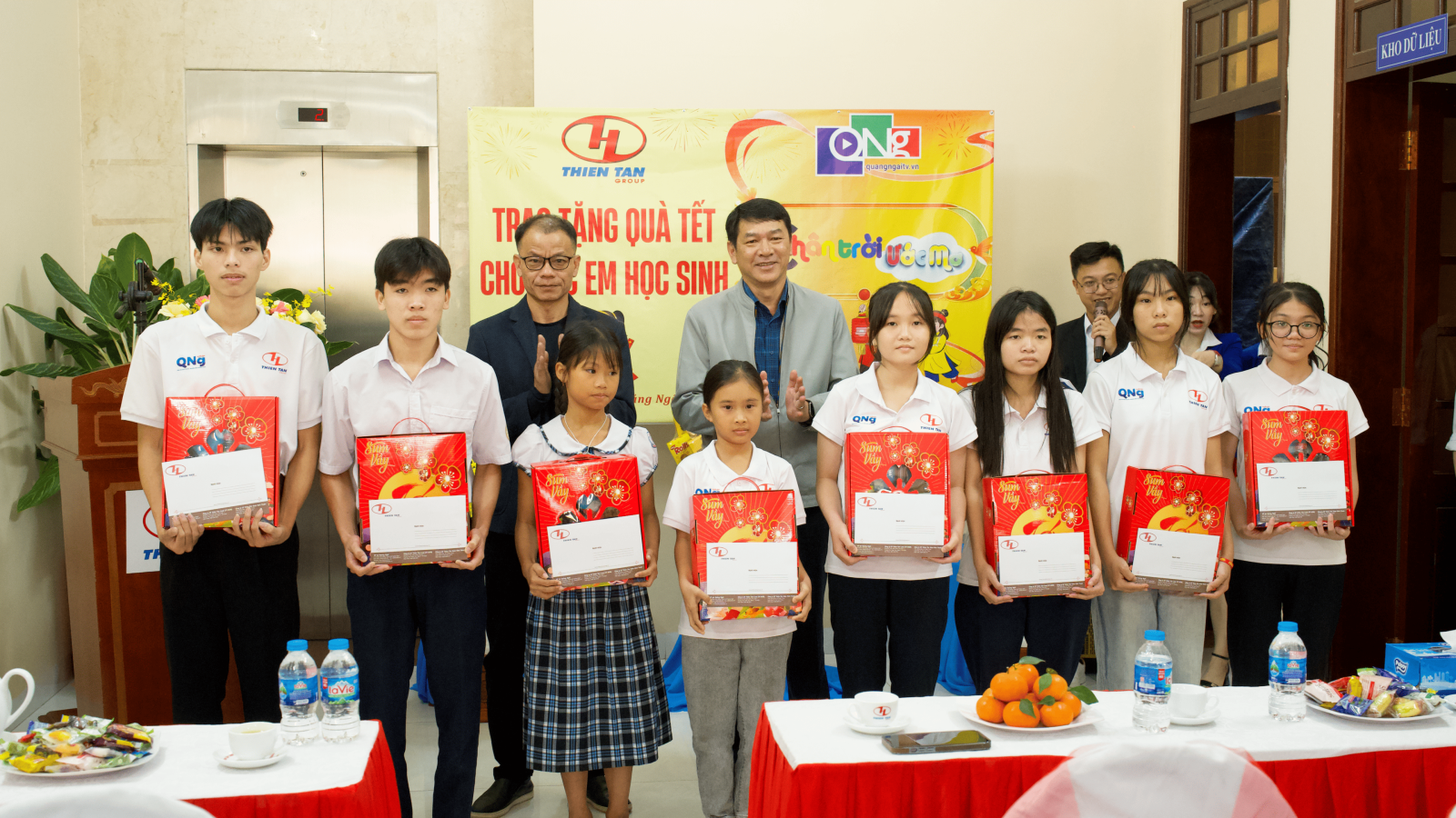 THIEN TAN GROUP | REMISE DE CADEAUX DU TÊT AUX ÉLÈVES DU PROGRAMME "HORIZON DES RÊVES "