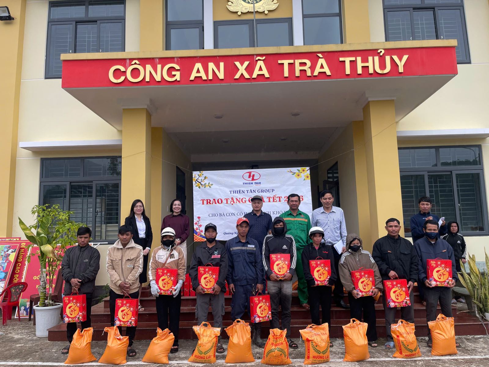 Cadeaux et vœux de Thien Tan Group