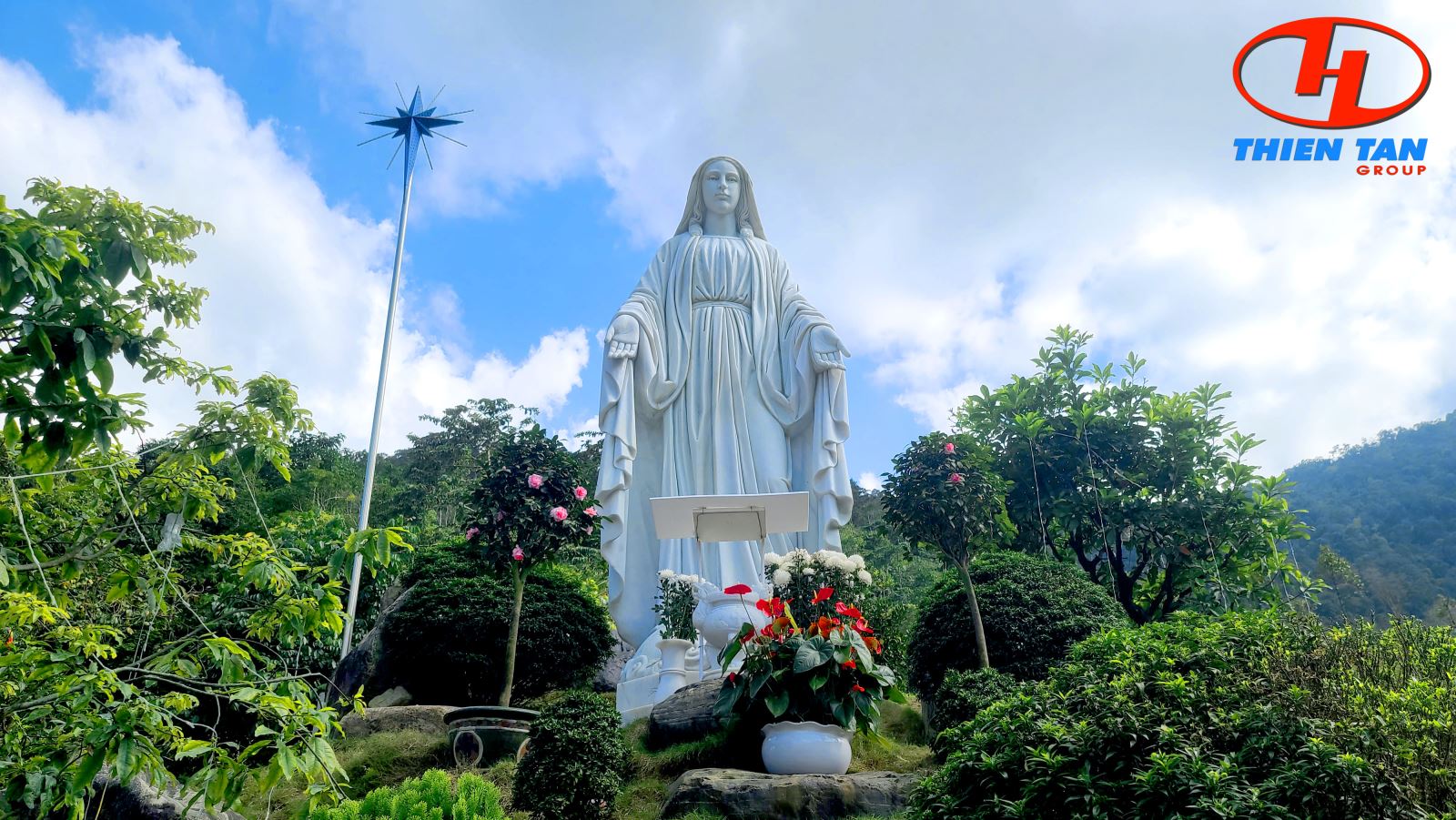 Statue de Notre-Dame sur le site